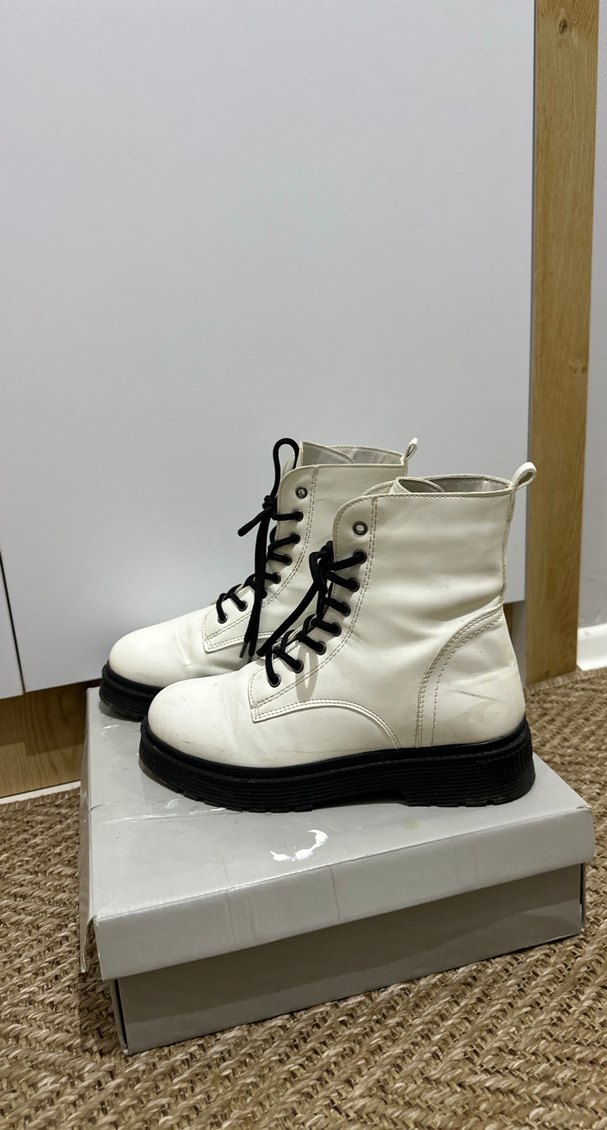 Beyaz Kadın Bot - Görsel 4