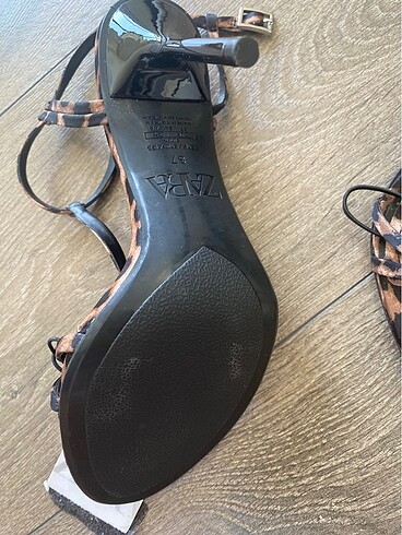 37 Beden Zara leoparlı topuklu sandalet