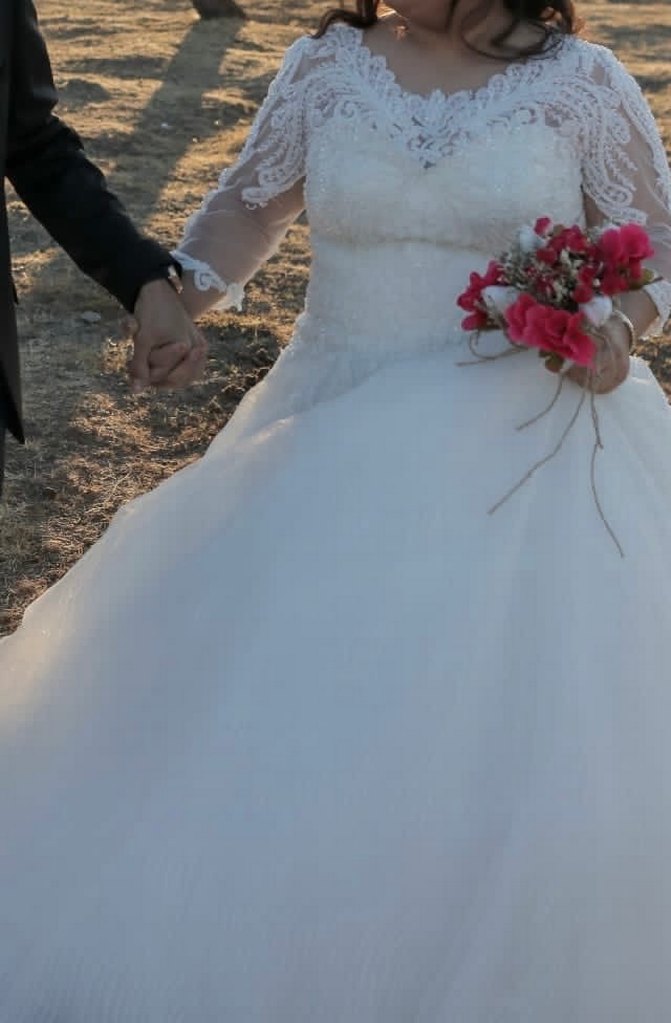 V Yaka Uzun Kollu Beyaz Gelinlik - Görsel 4