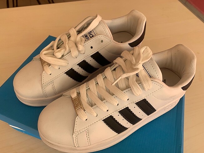 36 Beden Adidas spor ayakkabı (36)