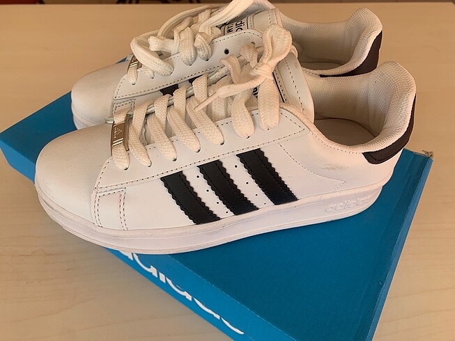 36 Beden beyaz Renk Adidas spor ayakkabı (36)