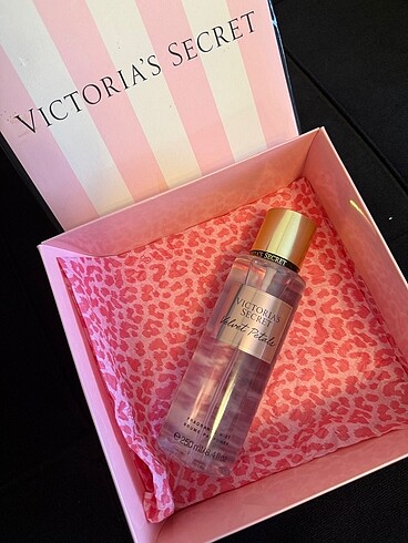 VİCTORİA SECRET VÜCUT SPREYİ VELVET PETALS BARKOTLU SIFIR ÜRÜN