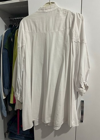 Fırfırlı Nakışlı Beyaz Keten Midi Gömlek - Görsel 5