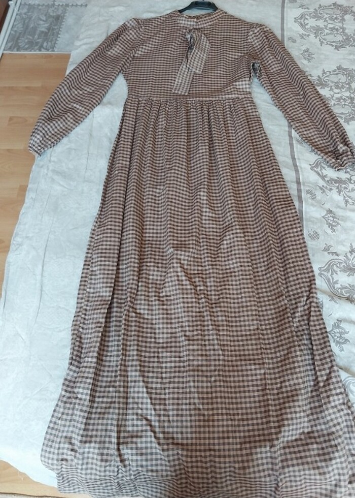 Kahverengi günlük bir elbise - Görsel 2