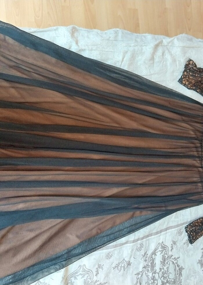 Kahverengi gece elbisesi - Görsel 2