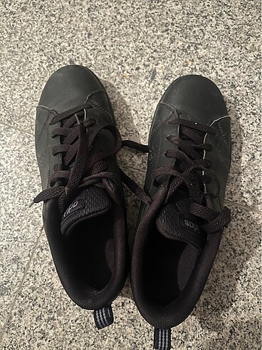36 Beden Adidas Spor Ayakkabı