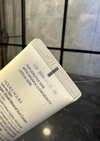 Holika holika LESS ON SKIN Mineral Güneş Kremi SPF50+ - Görsel 3