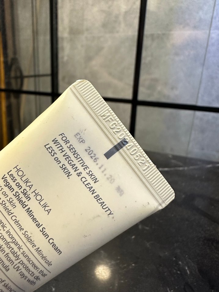 Holika holika LESS ON SKIN Mineral Güneş Kremi SPF50+ - Görsel 3