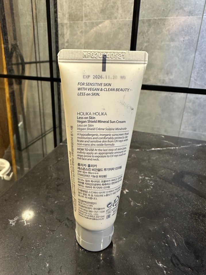 Holika holika LESS ON SKIN Mineral Güneş Kremi SPF50+ - Görsel 2