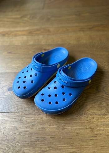 Crocs 42