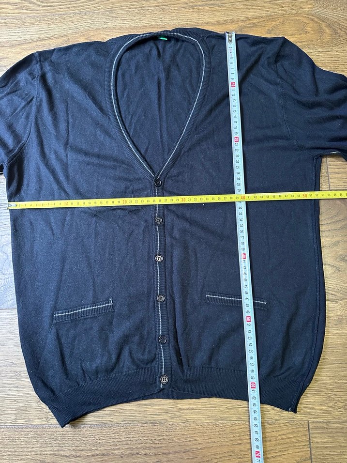 Siyah V Yaka Düğmeli Erkek Hırka - Görsel 5