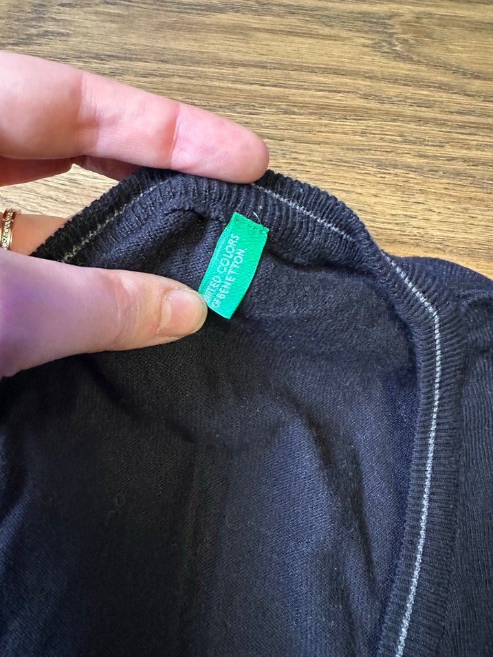 Siyah V Yaka Düğmeli Erkek Hırka - Görsel 2