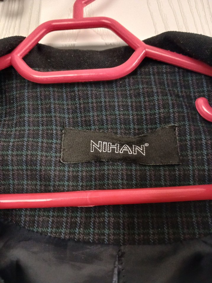 Düğmeli Siyah Kadın Uzun pardesü kalın,astarlı ve vatkalıdır. - Görsel 2