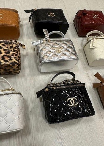 Kahverengi her renk ve  Desenli Zincir Detaylı Deri Çanta. - Görsel 5