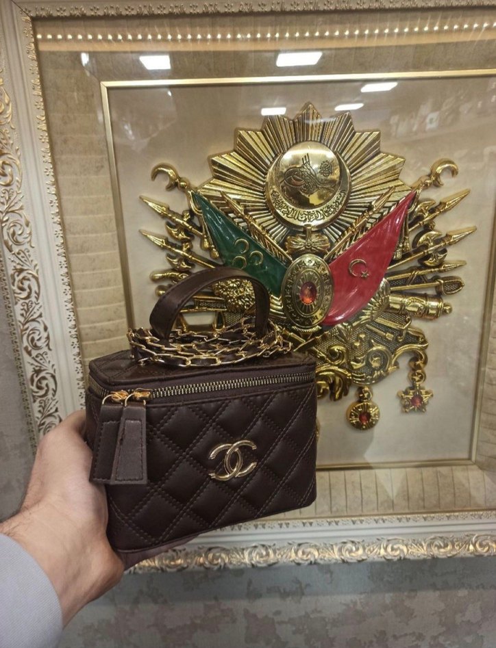 Kahverengi her renk ve  Desenli Zincir Detaylı Deri Çanta. - Görsel 4