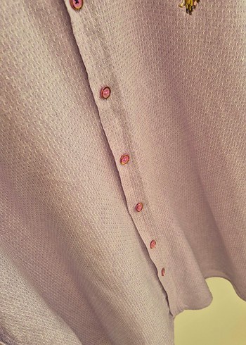 ÇOK TATLI LİLA RENK DÜĞMELİ  KOLLU ERKEK GÖMLEK MARKA. - Görsel 3