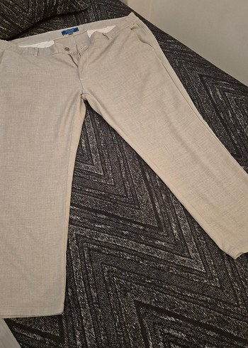 HARİKA BİR PANTOLON DÖKÜMLÜ SPOR AZ GİYİLMİŞ. ÇOK RAHAT KULLANIM