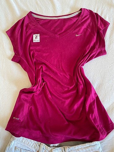 Nike spor tişörtü