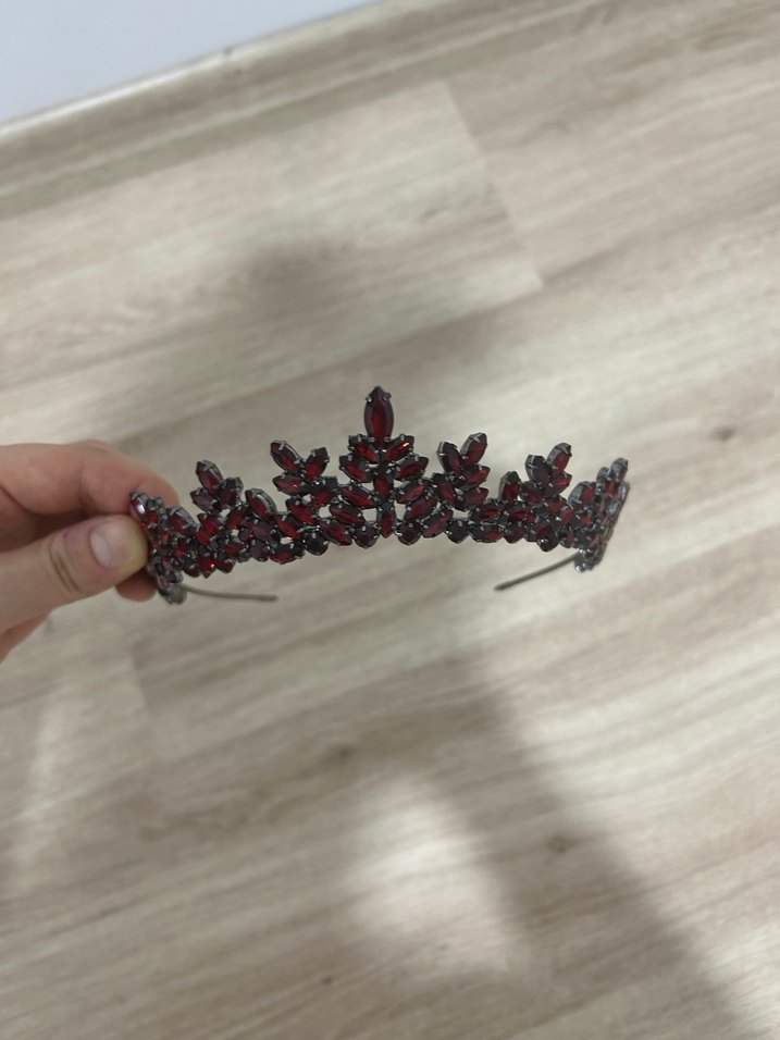 Bordo Parlak Taşlı Gotik Taç - Görsel 2