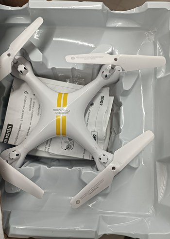 Beyaz Drone ve Aksiyon Kamerası