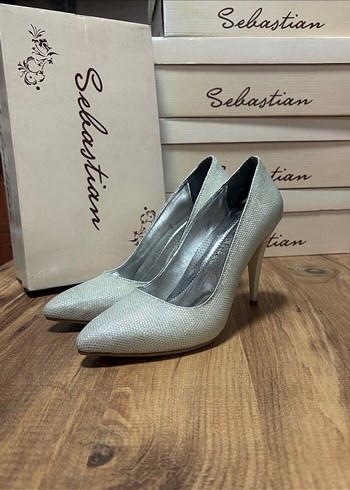 Gri Parlak Stiletto