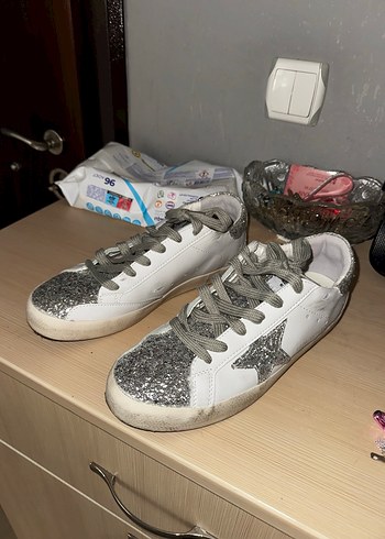 Golden Goose Deluxe 39