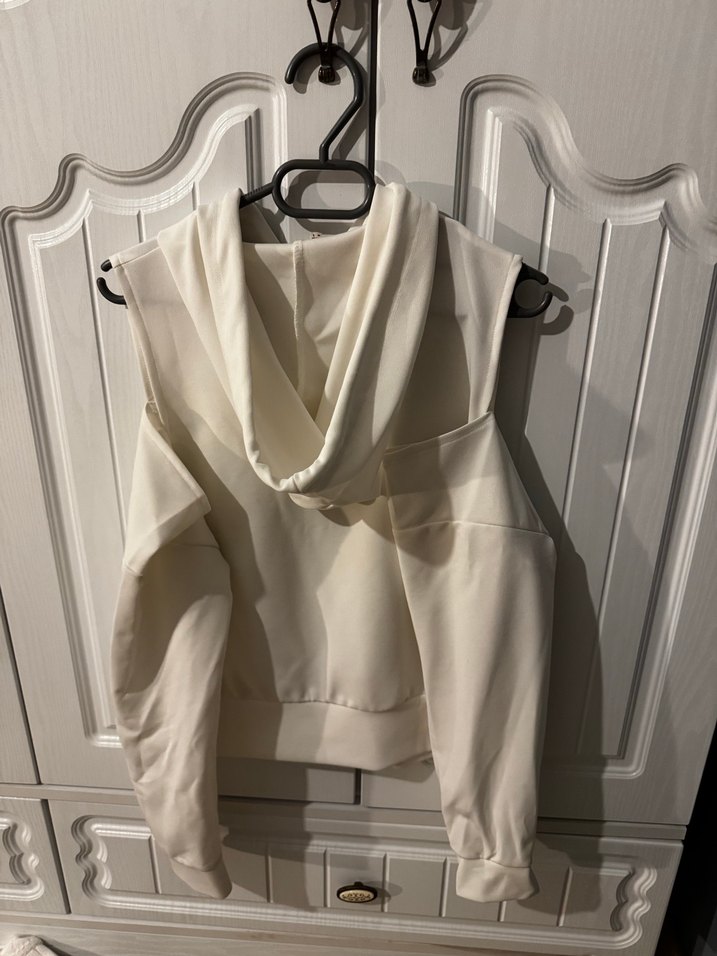 Beyaz Kapüşonlu Uzun Kollu Kadın Üst - Görsel 4