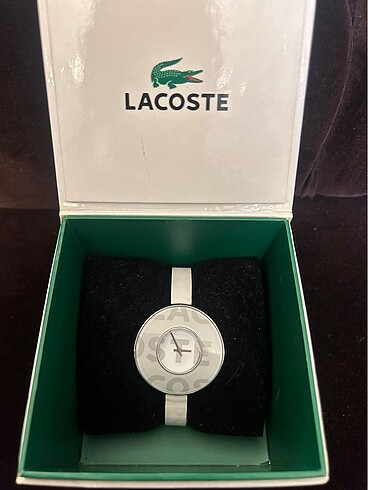 Lacoste saat