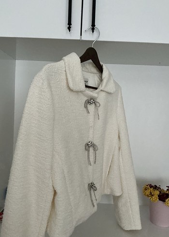 Düğmeli Beyaz Midi Kadın Ceket - Görsel 3