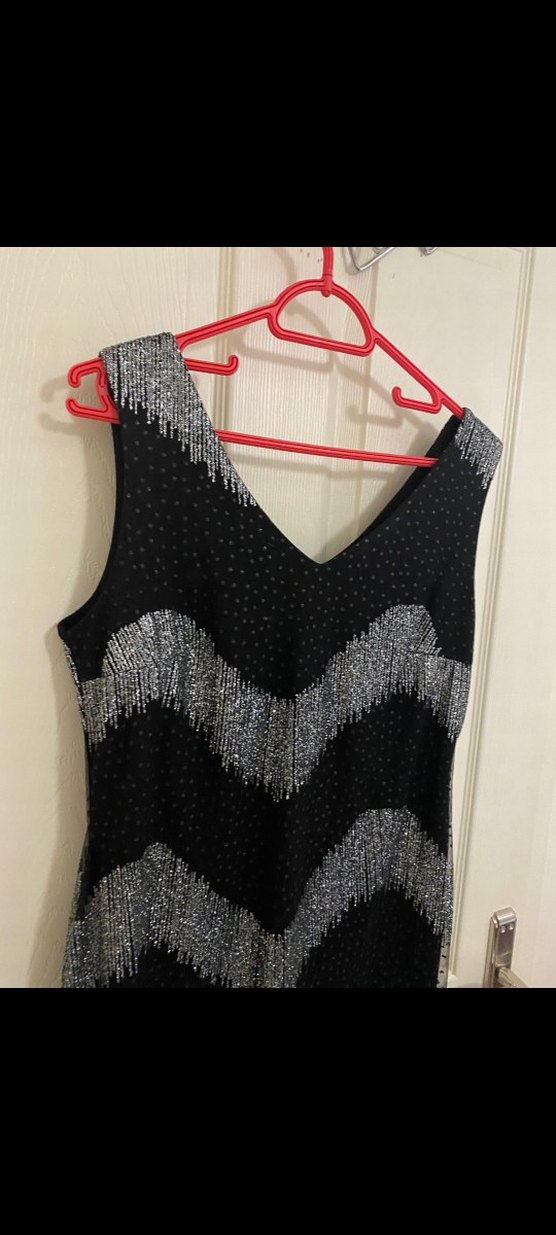 V Yaka Pilili Midi Elbise - Görsel 3