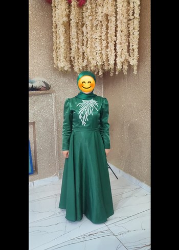 Yeşil İşlemeli Uzun Abiye Elbise