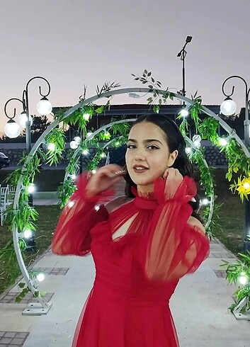 Kırmızı tül abiye elbise