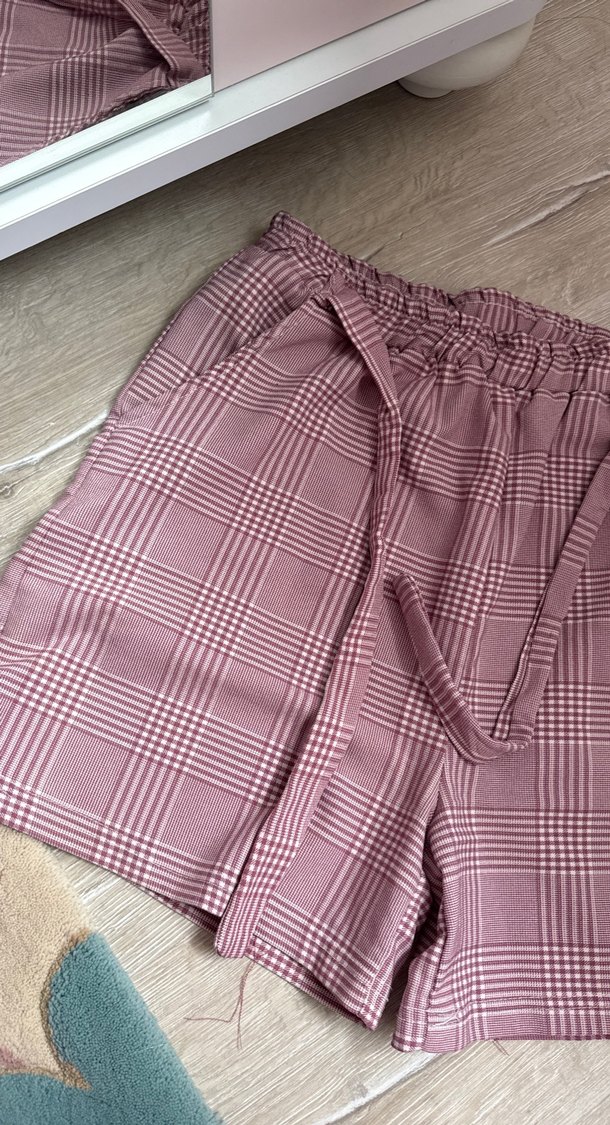 Pembe Ekoseli Kemerli Mini Şort - Görsel 2