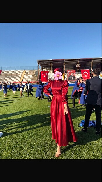 Kırmızı abiye elbise