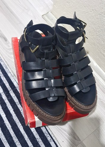 Stradivarius Kadın Siyah Platform Topuklu Sandalet - Görsel 3