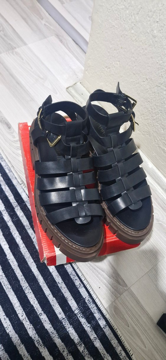 Stradivarius Kadın Siyah Platform Topuklu Sandalet - Görsel 3