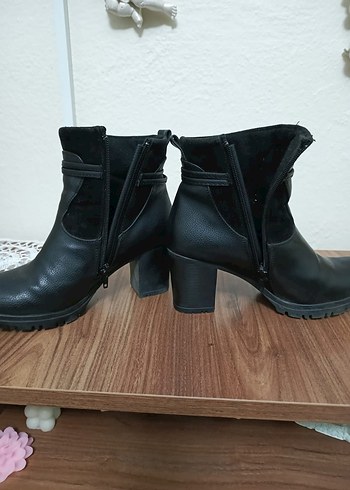 Siyah Deri Gotik Tokalı Topuklu Bot - Görsel 4