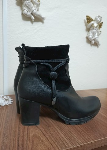 Siyah Deri Gotik Tokalı Topuklu Bot - Görsel 2