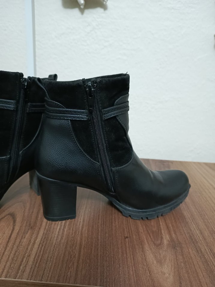 Siyah Deri Gotik Tokalı Topuklu Bot - Görsel 3