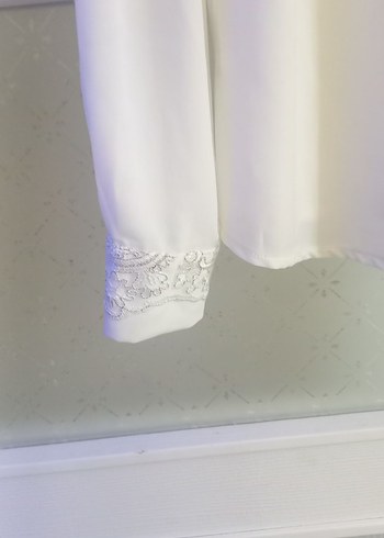 Kadın Beyaz Dantel Detaylı Yüksek Yakalı Gömlek - Görsel 3