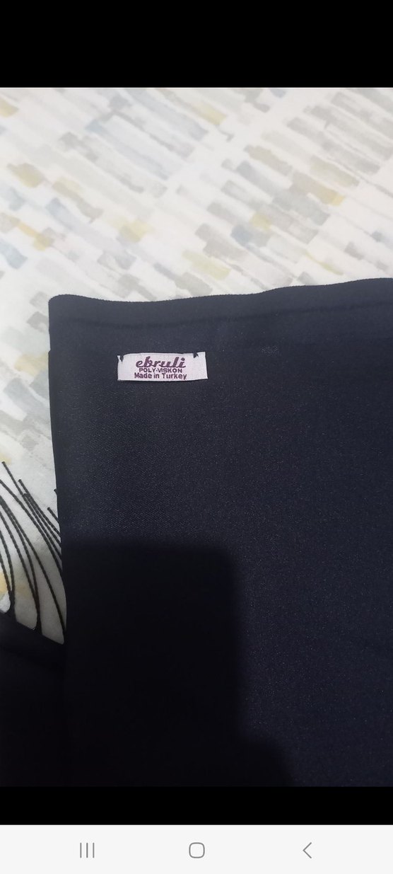 Siyah Kadın Saten Şal Püsküllü - Görsel 3