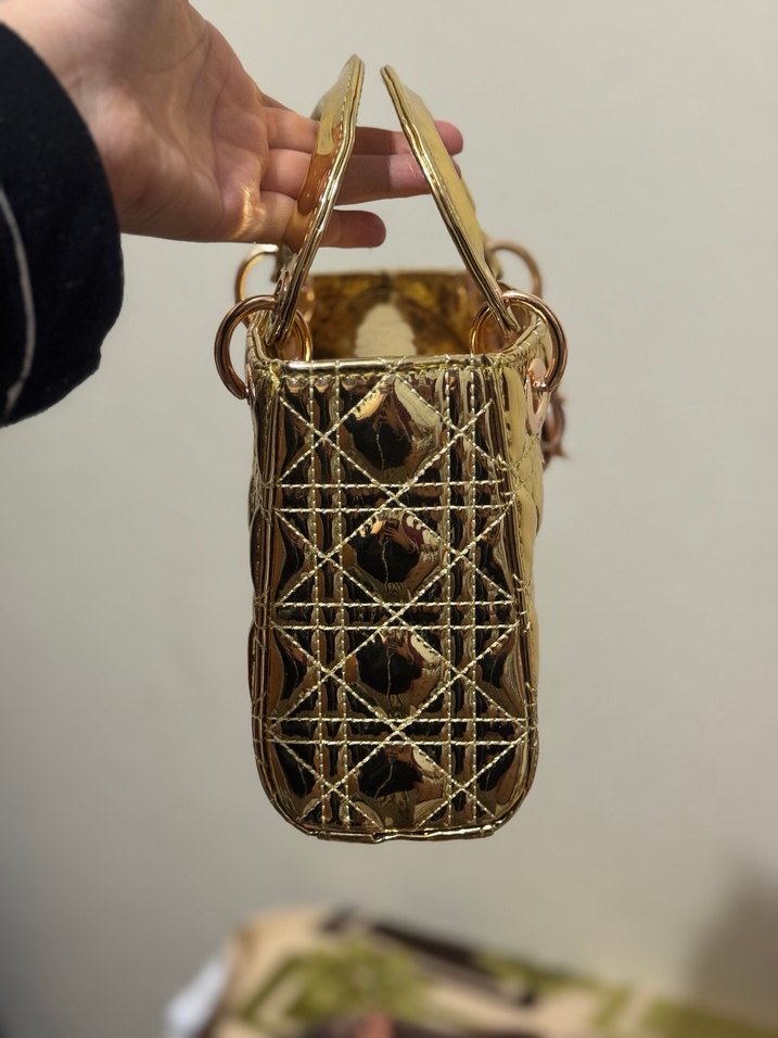 Zincir Detaylı Parıltılı Altın Deri Kadın Çanta - Görsel 3