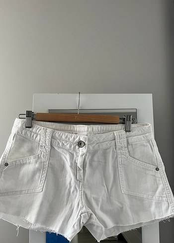 40 Beden Beyaz Kot Kemerli Mini Şort