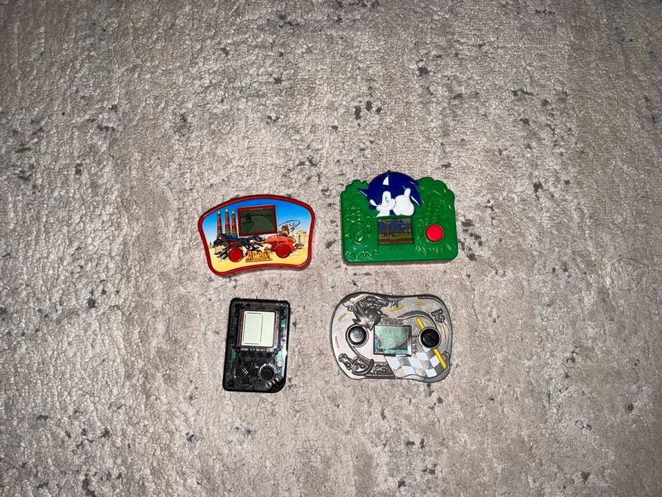 4 Adet Retro El Konsolu Oyunu - Görsel 2