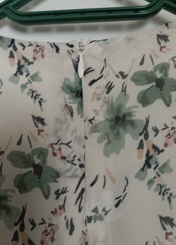 Çiçekli beyaz elbise uzun günlük kullanıma uygun - Görsel 4