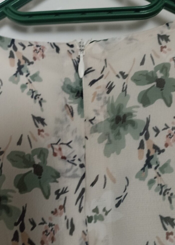 Çiçekli beyaz elbise uzun günlük kullanıma uygun - Görsel 4