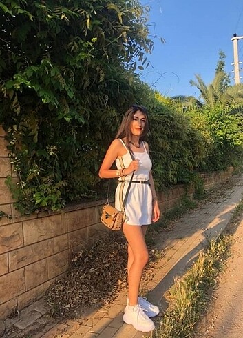 Beyaz şeritli tulum