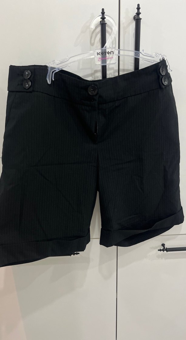 Düğmeli Siyah Mini kumaş şort - Görsel 2