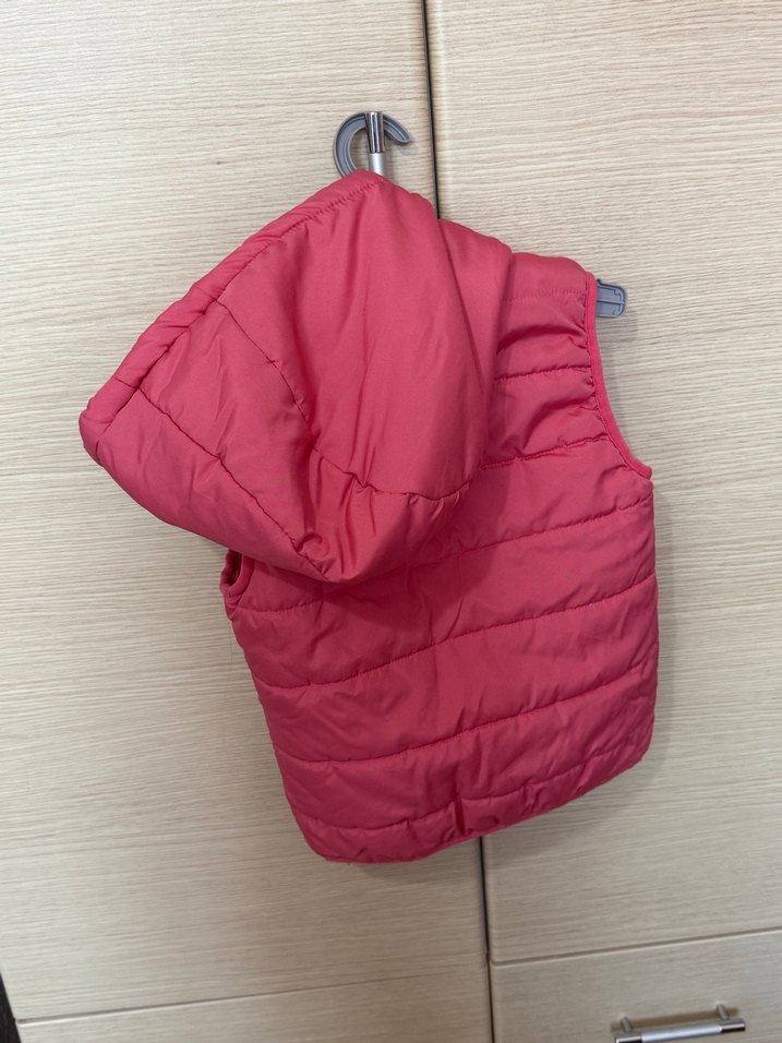 Kız Çocuk Kapüşonlu Pembe Fermuarlı Yelek - Görsel 3