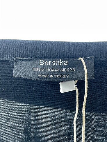 m Beden siyah Renk Bershka Blazer %70 İndirimli.